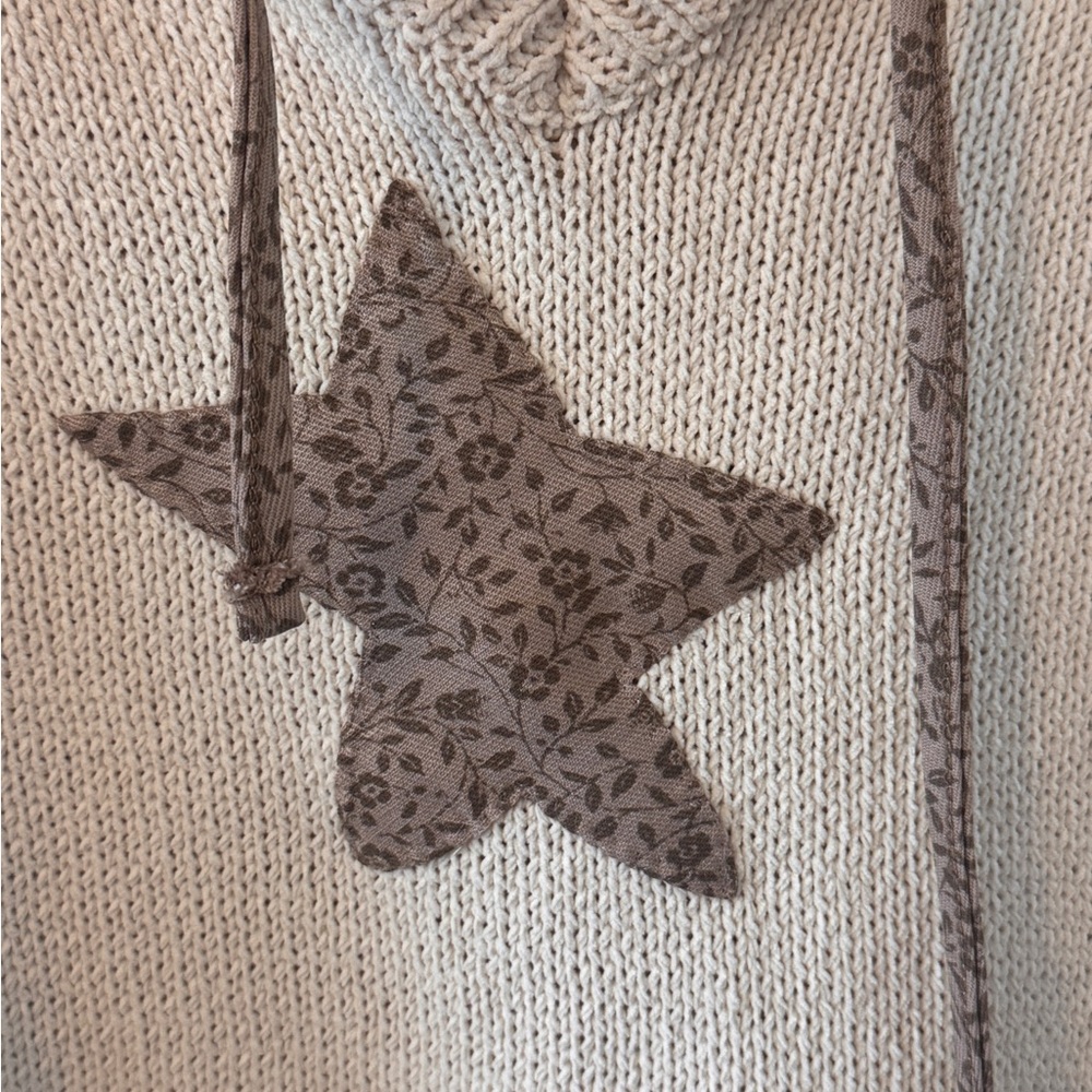⭐️POL Stars Sweater⭐️ - Picture 3 of 10
